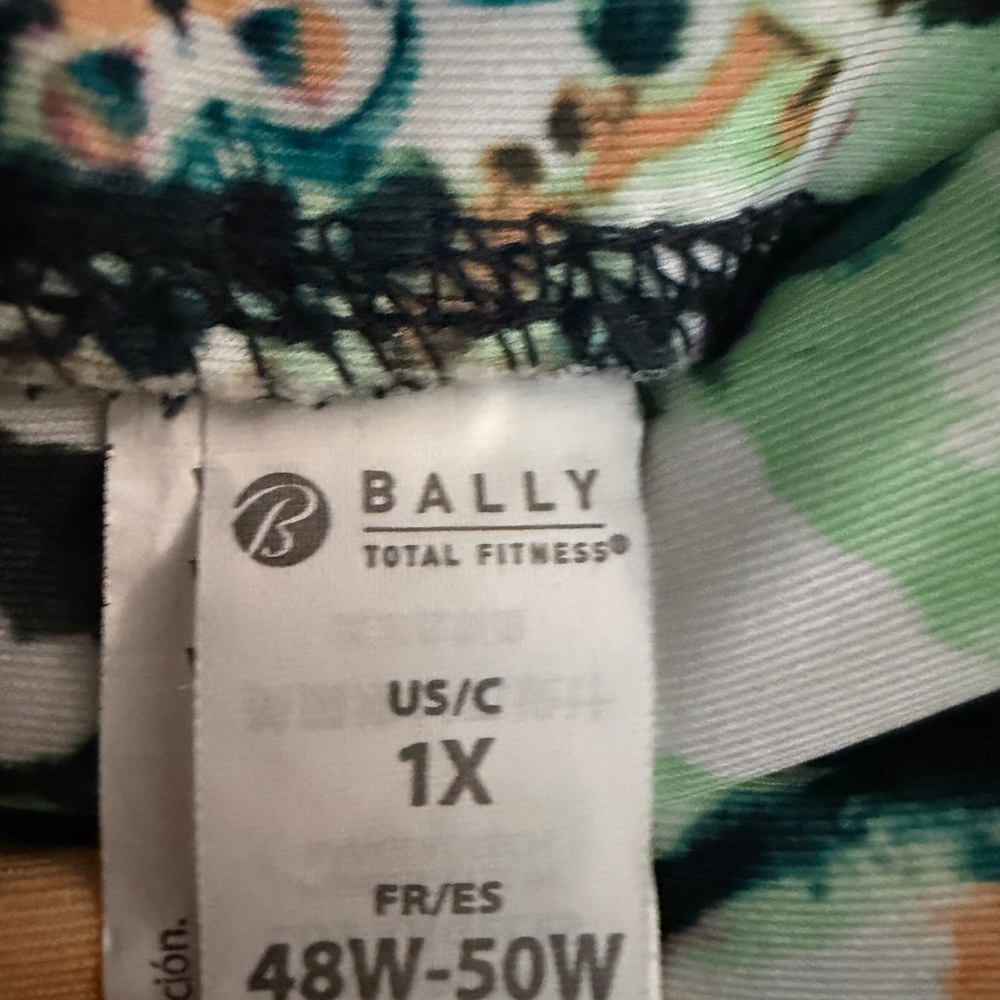 Bally’s total fitness multi colored yoga pants/leggings, Size 1X - Picture 3 of 4